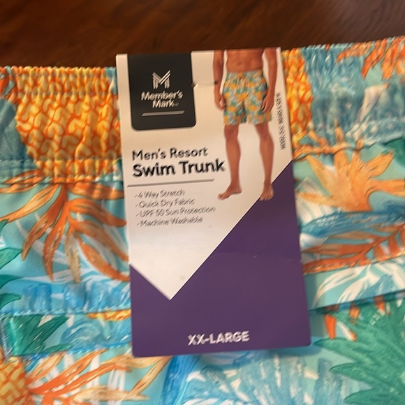 Men’s swim trunks - Picture 3 of 3